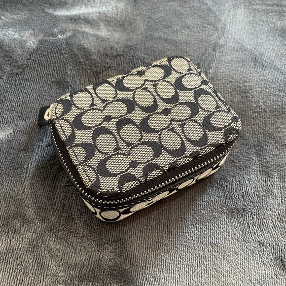 Coach mini change purse - Picture 1 of 3